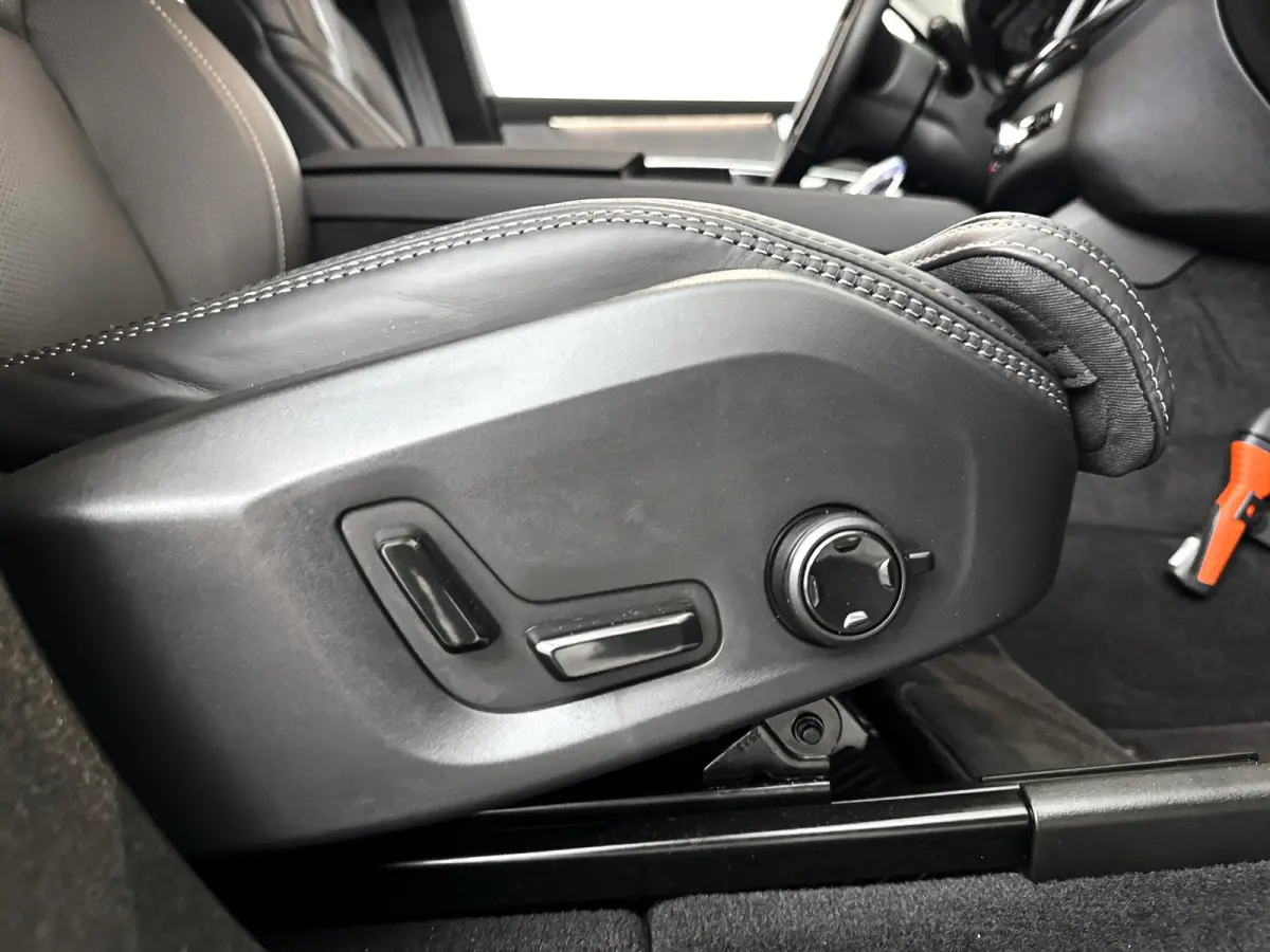 T8 Plug-in hybrid AWD Ultra Dark | Panoramadak | 360° camera | Bowers & Wilkins | Luchtvering | Head-up display | Stoelventilatie | Trekhaak