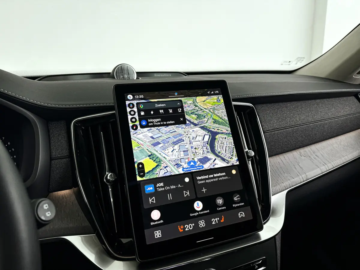 T8 Plug-in hybrid AWD Ultra Dark | Panoramadak | 360° camera | Bowers & Wilkins | Luchtvering | Head-up display | Stoelventilatie | Trekhaak