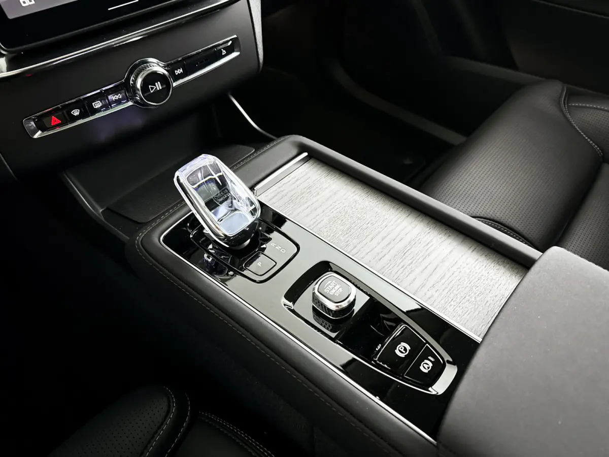 T8 Plug-in hybrid AWD Ultra Dark | Panoramadak | 360° camera | Bowers & Wilkins | Luchtvering | Head-up display | Stoelventilatie | Trekhaak