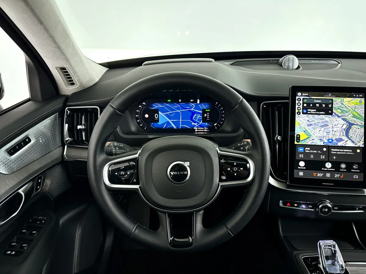 T8 Plug-in hybrid AWD Ultra Dark | Panoramadak | 360° camera | Bowers & Wilkins | Luchtvering | Head-up display | Stoelventilatie | Trekhaak
