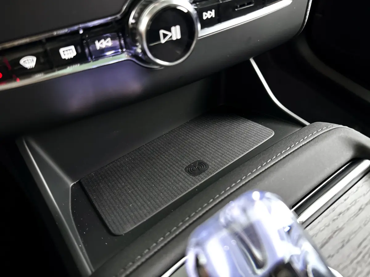 T8 Plug-in hybrid AWD Ultra Dark | Panoramadak | 360° camera | Bowers & Wilkins | Luchtvering | Head-up display | Stoelventilatie | Trekhaak