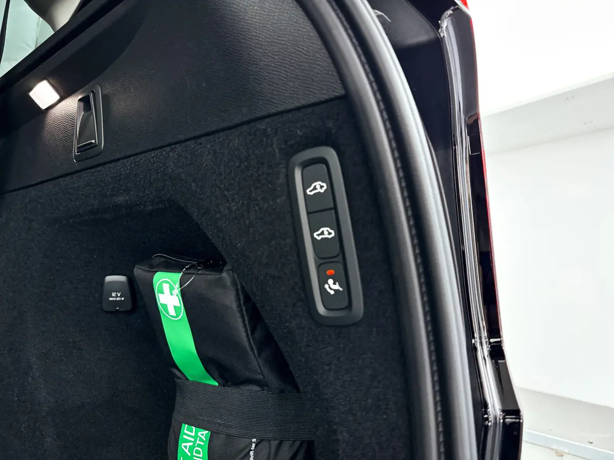 T8 Plug-in hybrid AWD Ultra Dark | Panoramadak | 360° camera | Bowers & Wilkins | Luchtvering | Head-up display | Stoelventilatie | Trekhaak