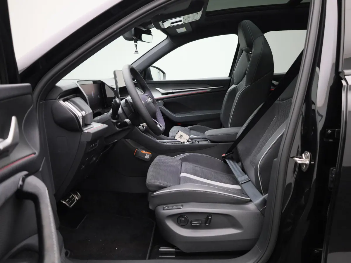 1.5 TSI PHEV Sportline Business 204PK | Automaat | Matrix LED Koplampen | Panoramisch schuif/kanteldak | Navigatie | Apple Carplay/Android Auto | Keyless Entry | Achteruitrijcamera | Climate