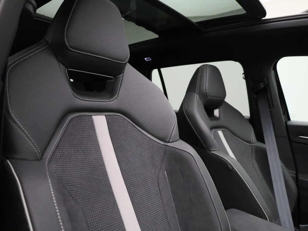 1.5 TSI PHEV Sportline Business 204PK | Automaat | Matrix LED Koplampen | Panoramisch schuif/kanteldak | Navigatie | Apple Carplay/Android Auto | Keyless Entry | Achteruitrijcamera | Climate