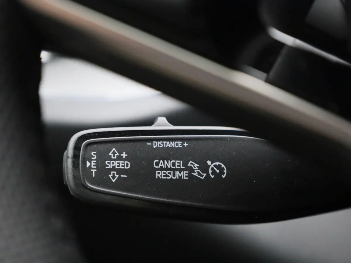 1.5 TSI PHEV Sportline Business 204PK | Automaat | Matrix LED Koplampen | Panoramisch schuif/kanteldak | Navigatie | Apple Carplay/Android Auto | Keyless Entry | Achteruitrijcamera | Climate
