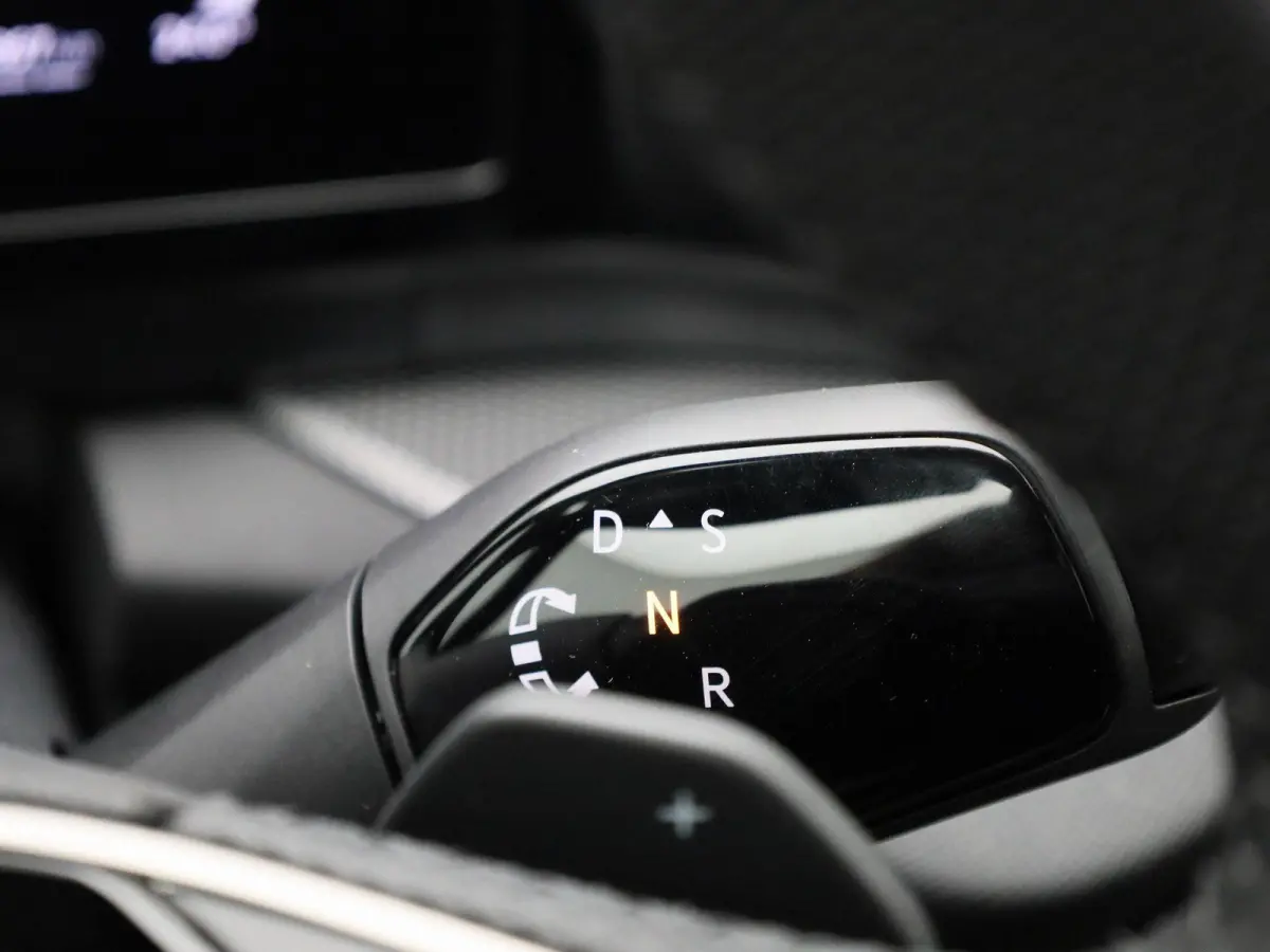 1.5 TSI PHEV Sportline Business 204PK | Automaat | Matrix LED Koplampen | Panoramisch schuif/kanteldak | Navigatie | Apple Carplay/Android Auto | Keyless Entry | Achteruitrijcamera | Climate
