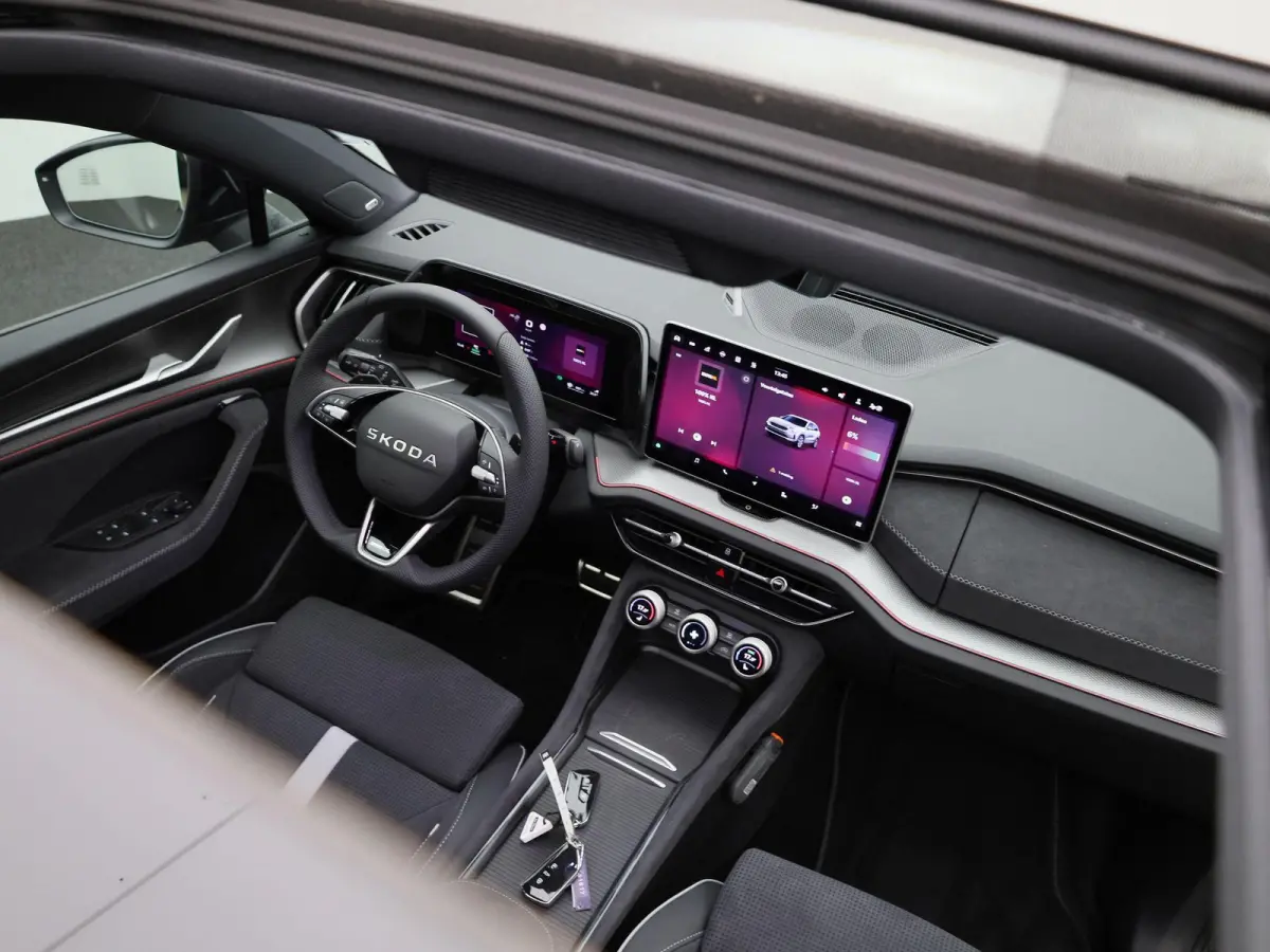 1.5 TSI PHEV Sportline Business 204PK | Automaat | Matrix LED Koplampen | Panoramisch schuif/kanteldak | Navigatie | Apple Carplay/Android Auto | Keyless Entry | Achteruitrijcamera | Climate