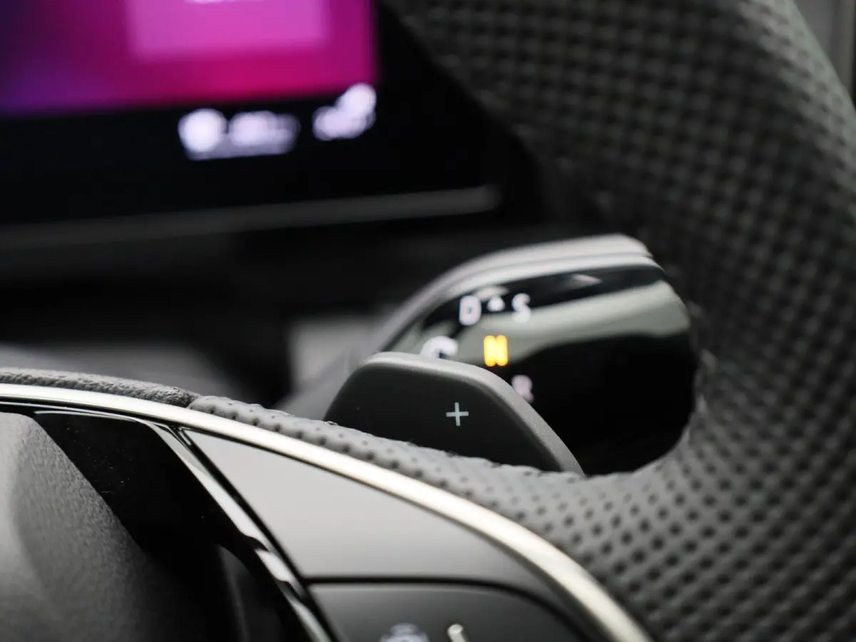 1.5 TSI PHEV Sportline Business 204PK | Automaat | Matrix LED Koplampen | Panoramisch schuif/kanteldak | Navigatie | Apple Carplay/Android Auto | Keyless Entry | Achteruitrijcamera | Climate