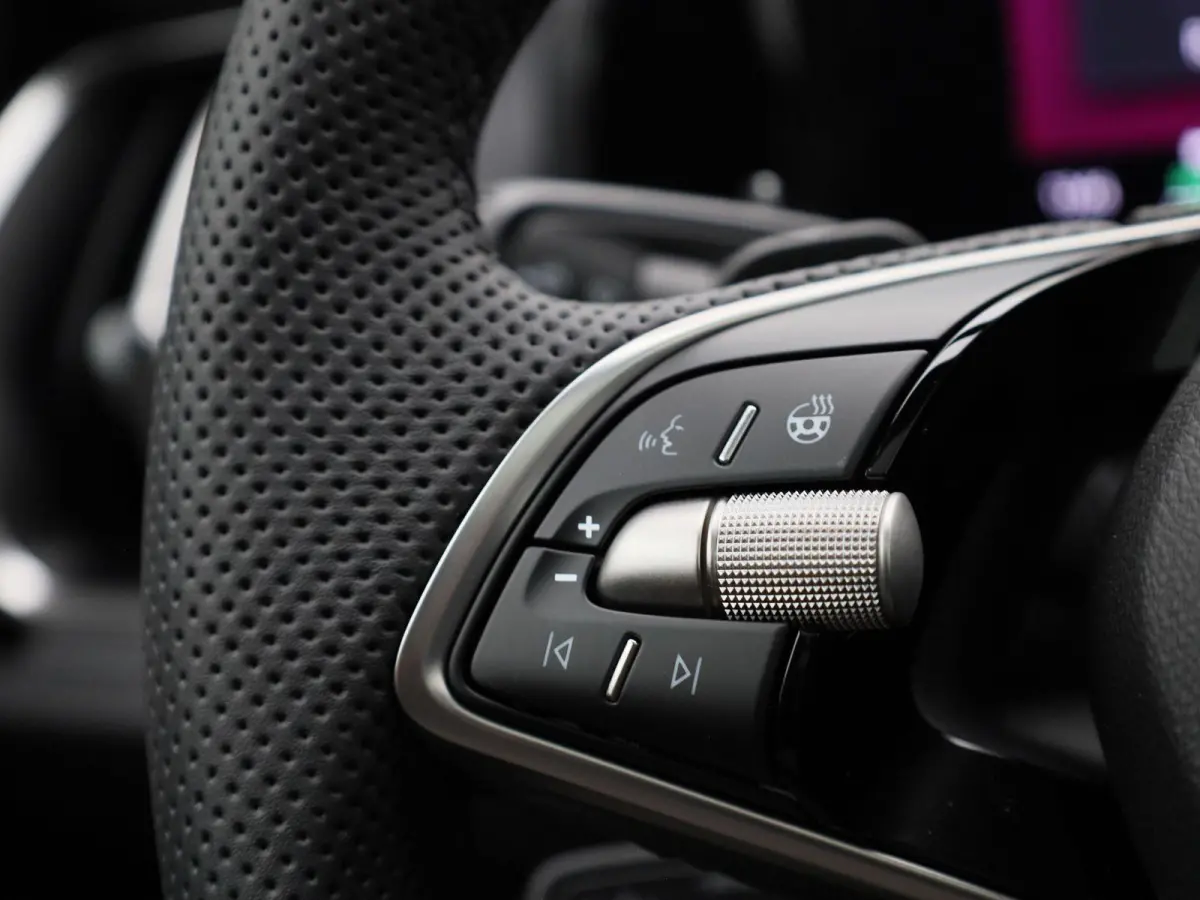 1.5 TSI PHEV Sportline Business 204PK | Automaat | Matrix LED Koplampen | Panoramisch schuif/kanteldak | Navigatie | Apple Carplay/Android Auto | Keyless Entry | Achteruitrijcamera | Climate