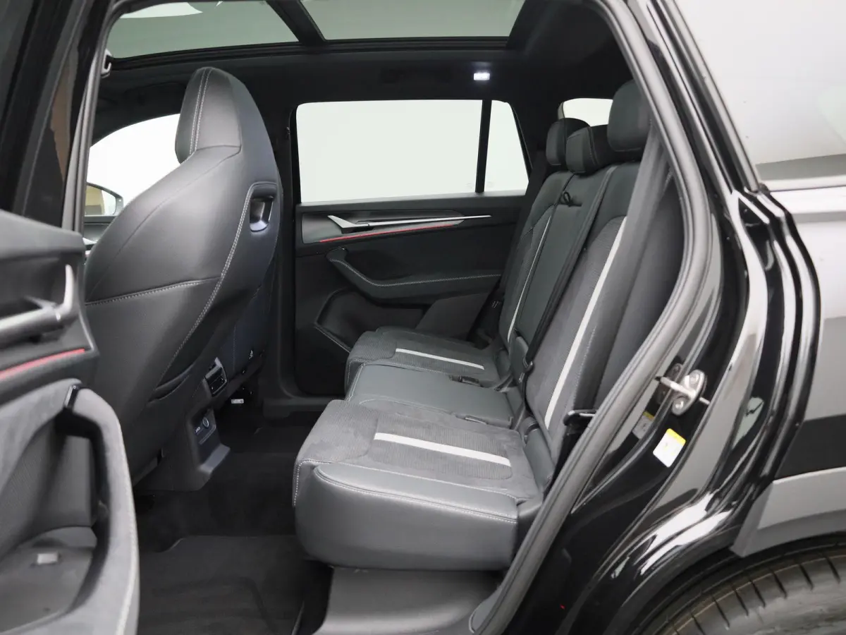 1.5 TSI PHEV Sportline Business 204PK | Automaat | Matrix LED Koplampen | Panoramisch schuif/kanteldak | Navigatie | Apple Carplay/Android Auto | Keyless Entry | Achteruitrijcamera | Climate