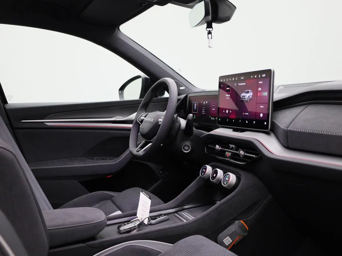1.5 TSI PHEV Sportline Business 204PK | Automaat | Matrix LED Koplampen | Panoramisch schuif/kanteldak | Navigatie | Apple Carplay/Android Auto | Keyless Entry | Achteruitrijcamera | Climate