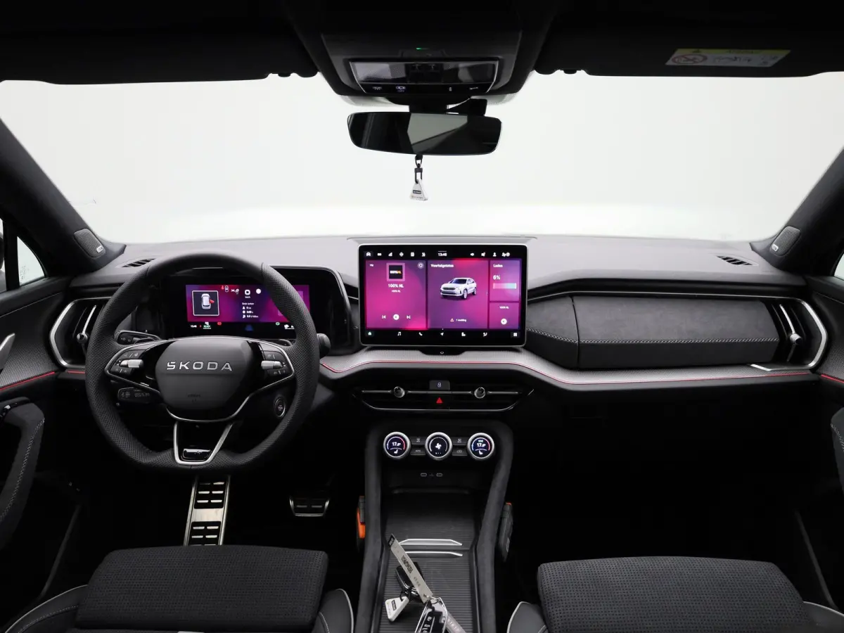 1.5 TSI PHEV Sportline Business 204PK | Automaat | Matrix LED Koplampen | Panoramisch schuif/kanteldak | Navigatie | Apple Carplay/Android Auto | Keyless Entry | Achteruitrijcamera | Climate