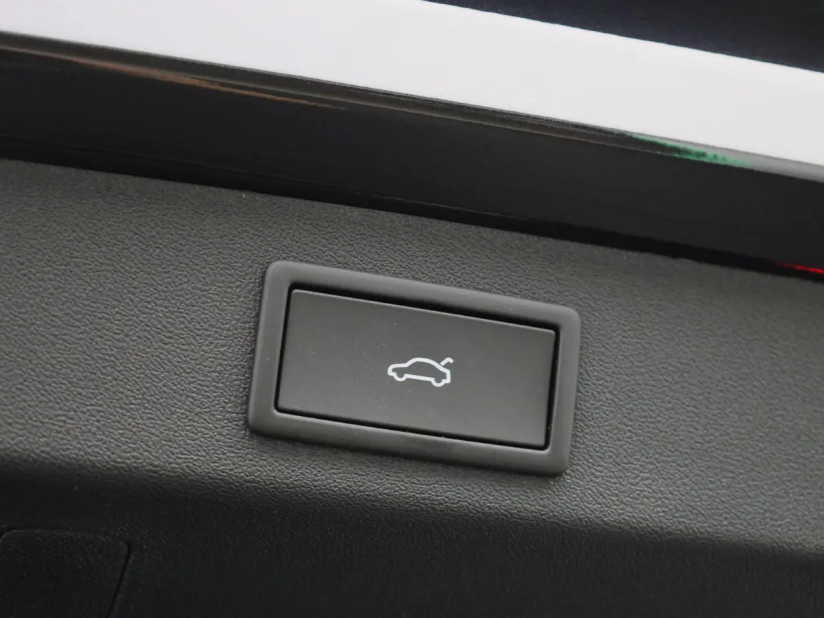 1.5 TSI PHEV Sportline Business 204PK | Automaat | Matrix LED Koplampen | Panoramisch schuif/kanteldak | Navigatie | Apple Carplay/Android Auto | Keyless Entry | Achteruitrijcamera | Climate