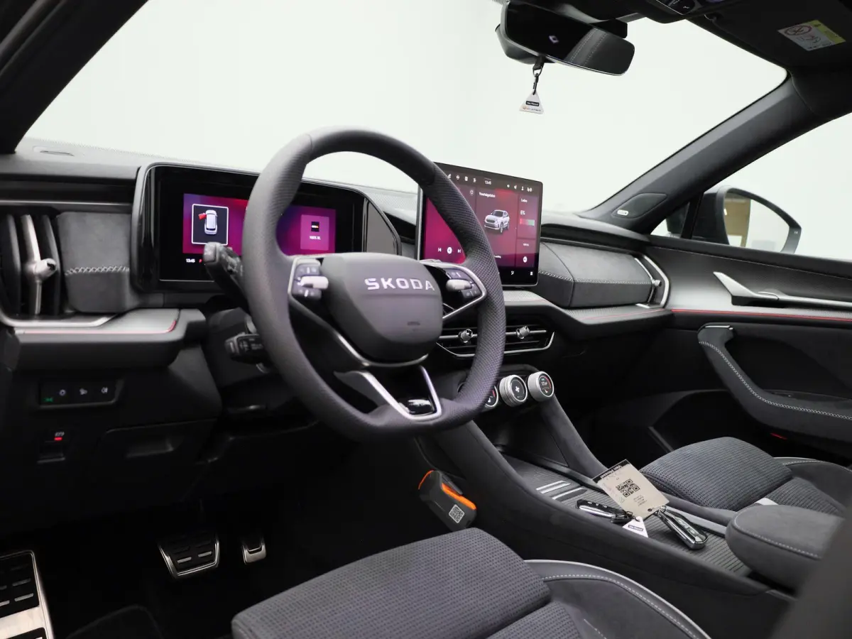 1.5 TSI PHEV Sportline Business 204PK | Automaat | Matrix LED Koplampen | Panoramisch schuif/kanteldak | Navigatie | Apple Carplay/Android Auto | Keyless Entry | Achteruitrijcamera | Climate