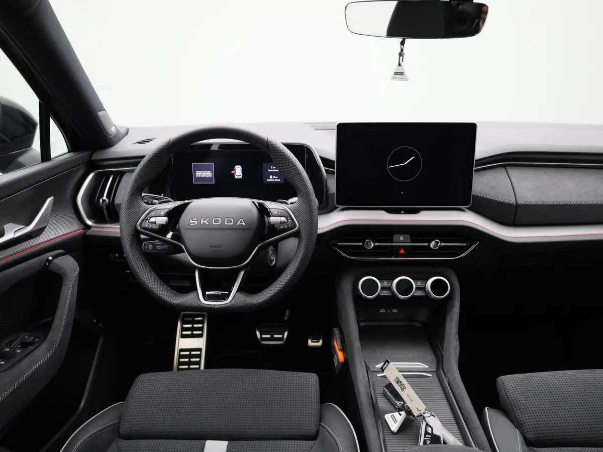 1.5 TSI PHEV Sportline Business 204PK | Automaat | Matrix LED Koplampen | Panoramisch schuif/kanteldak | Navigatie | Apple Carplay/Android Auto | Keyless Entry | Achteruitrijcamera | Climate