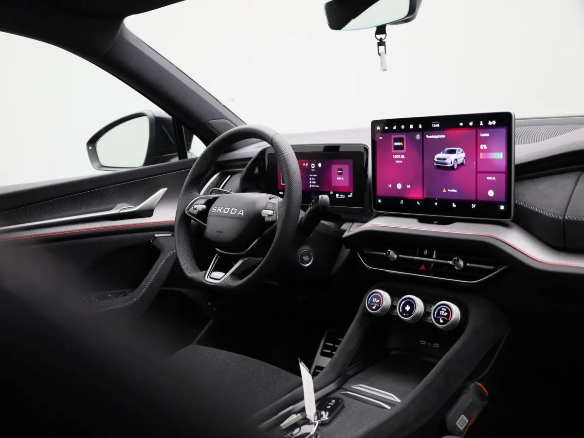 1.5 TSI PHEV Sportline Business 204PK | Automaat | Matrix LED Koplampen | Panoramisch schuif/kanteldak | Navigatie | Apple Carplay/Android Auto | Keyless Entry | Achteruitrijcamera | Climate