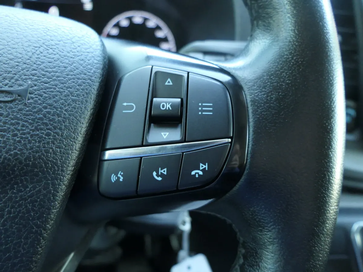 320 2.0 TDCI L2H1 Trend Sport DC Automaat | Dubbele Cabine | 5-Persoons | Navigatie | Trekhaak | Stoelverwarming | CarPlay/Android Auto | Lichtmetalen Velgen