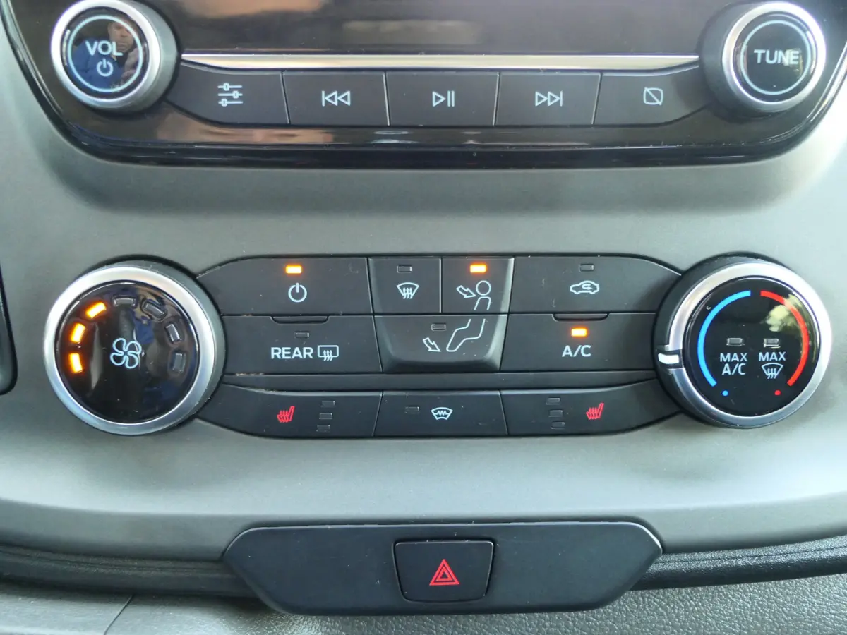 320 2.0 TDCI L2H1 Trend Sport DC Automaat | Dubbele Cabine | 5-Persoons | Navigatie | Trekhaak | Stoelverwarming | CarPlay/Android Auto | Lichtmetalen Velgen
