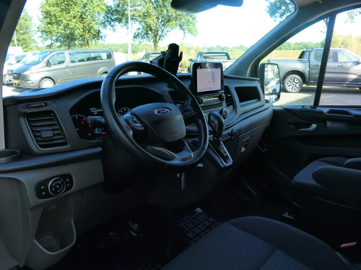 320 2.0 TDCI L2H1 Trend Sport DC Automaat | Dubbele Cabine | 5-Persoons | Navigatie | Trekhaak | Stoelverwarming | CarPlay/Android Auto | Lichtmetalen Velgen