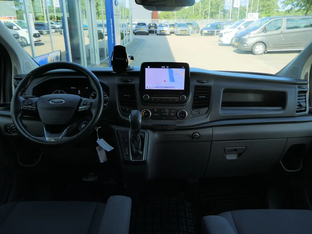320 2.0 TDCI L2H1 Trend Sport DC Automaat | Dubbele Cabine | 5-Persoons | Navigatie | Trekhaak | Stoelverwarming | CarPlay/Android Auto | Lichtmetalen Velgen