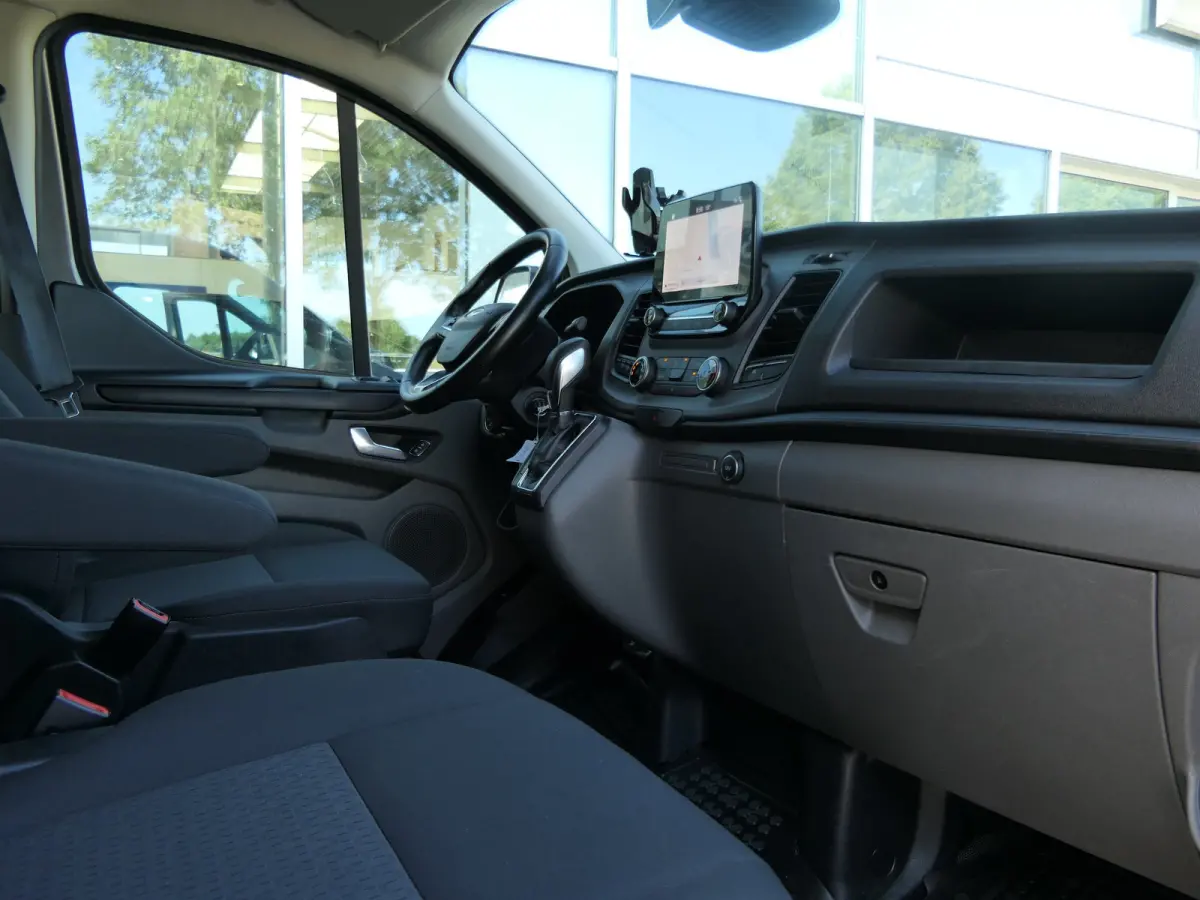 320 2.0 TDCI L2H1 Trend Sport DC Automaat | Dubbele Cabine | 5-Persoons | Navigatie | Trekhaak | Stoelverwarming | CarPlay/Android Auto | Lichtmetalen Velgen