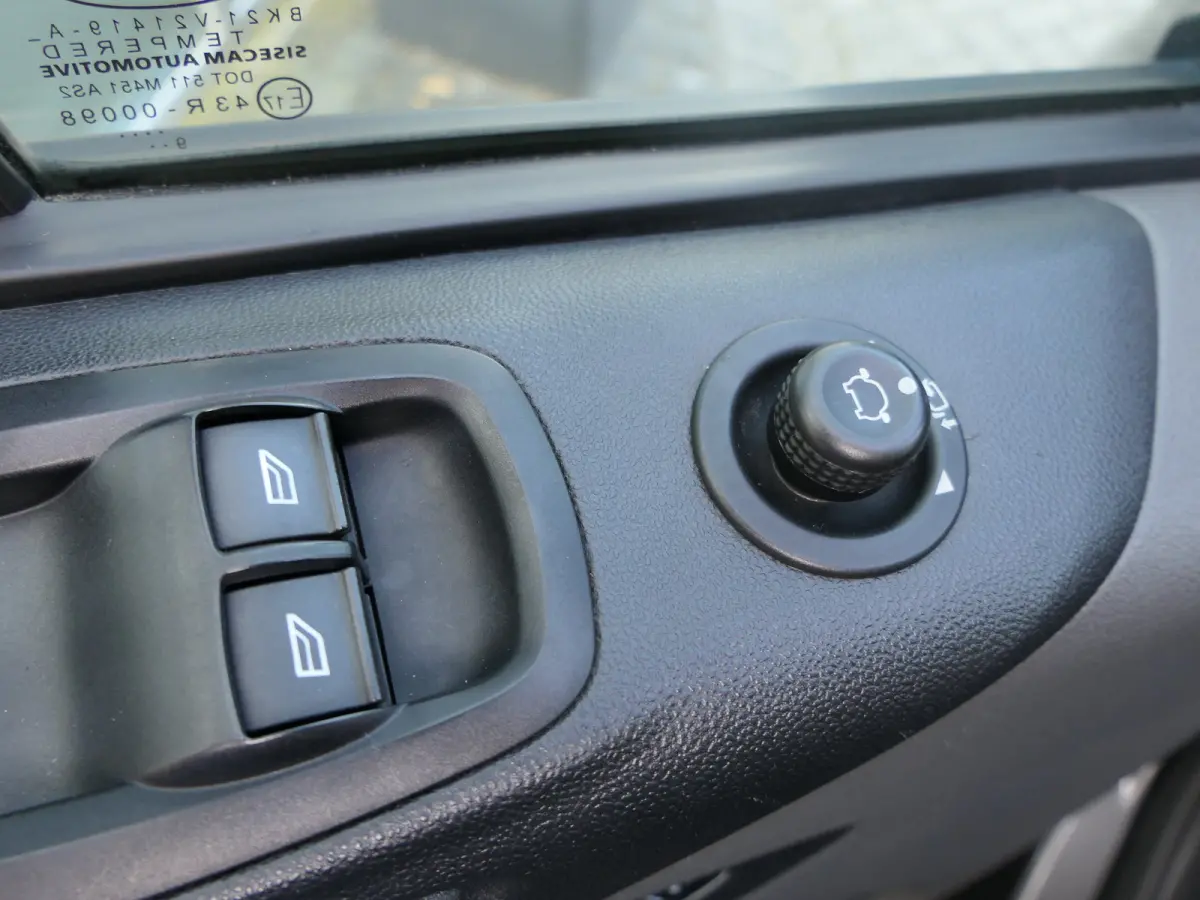 320 2.0 TDCI L2H1 Trend Sport DC Automaat | Dubbele Cabine | 5-Persoons | Navigatie | Trekhaak | Stoelverwarming | CarPlay/Android Auto | Lichtmetalen Velgen