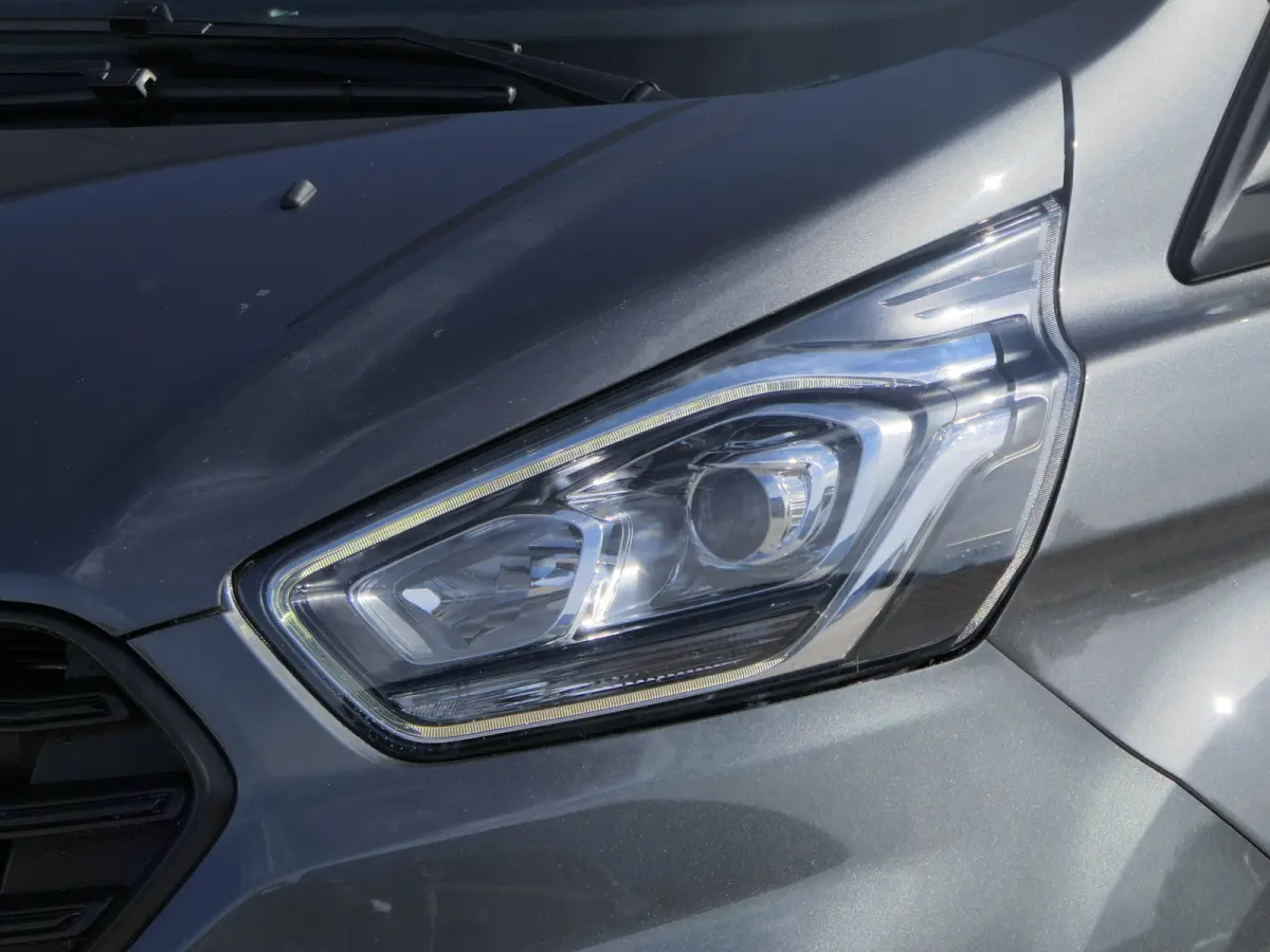 320 2.0 TDCI L2H1 Trend Sport DC Automaat | Dubbele Cabine | 5-Persoons | Navigatie | Trekhaak | Stoelverwarming | CarPlay/Android Auto | Lichtmetalen Velgen