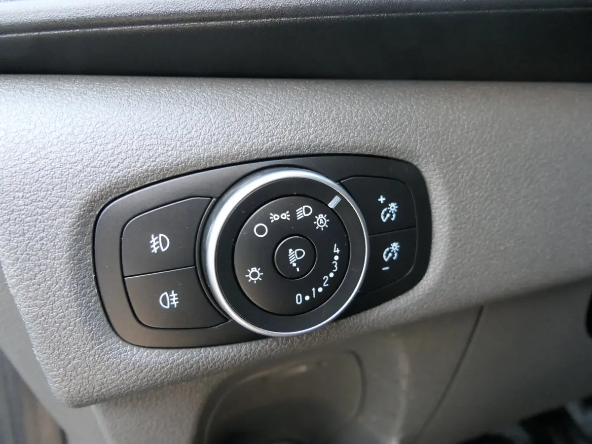 320 2.0 TDCI L2H1 Trend Sport DC Automaat | Dubbele Cabine | 5-Persoons | Navigatie | Trekhaak | Stoelverwarming | CarPlay/Android Auto | Lichtmetalen Velgen
