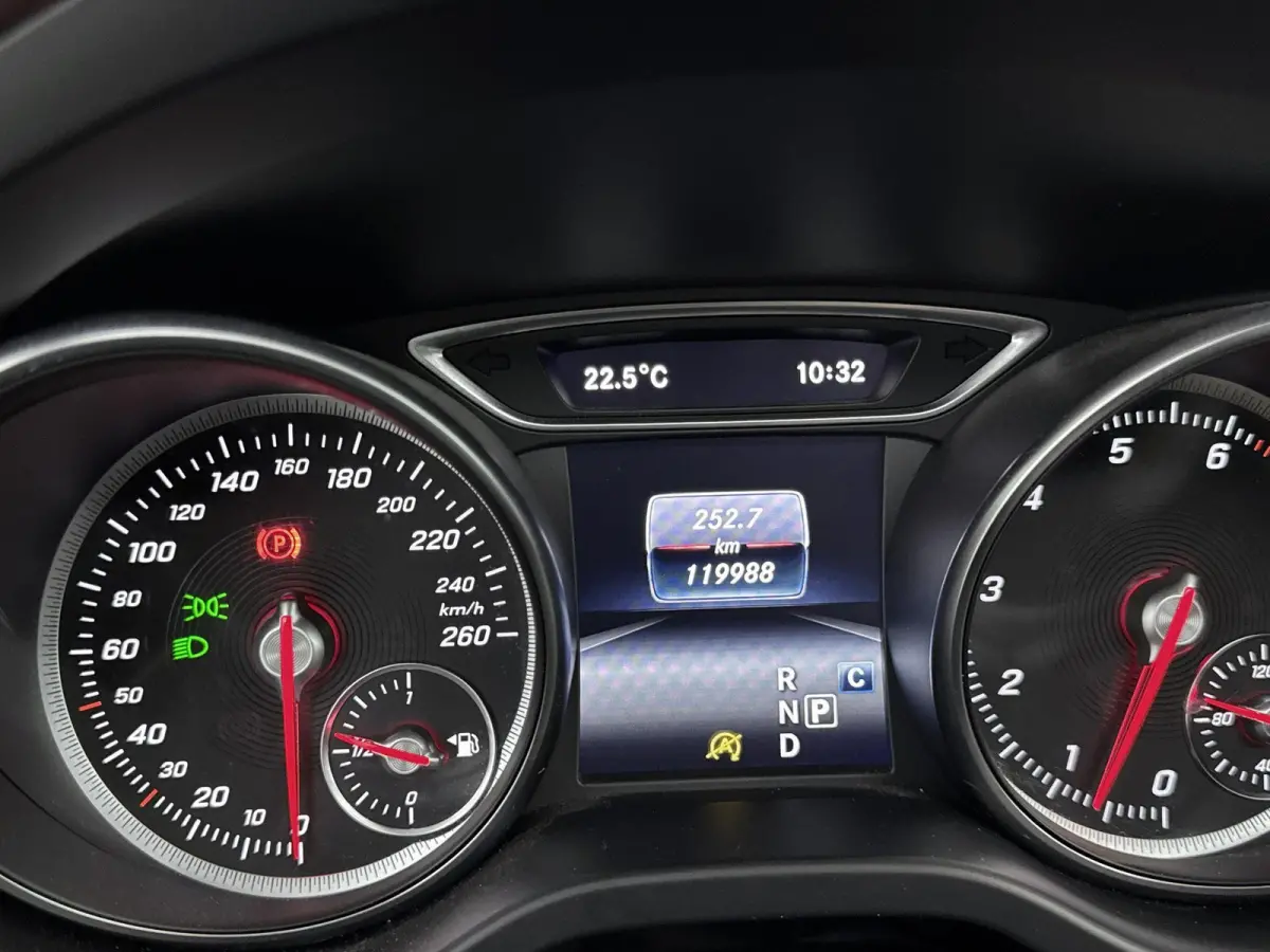 180 Business Solution AMG | PANORAMADAK | CAMERA | HALF-LEDER | STOELVERWARMING | PARKEERSENSOREN | CRUISE CONTROL |