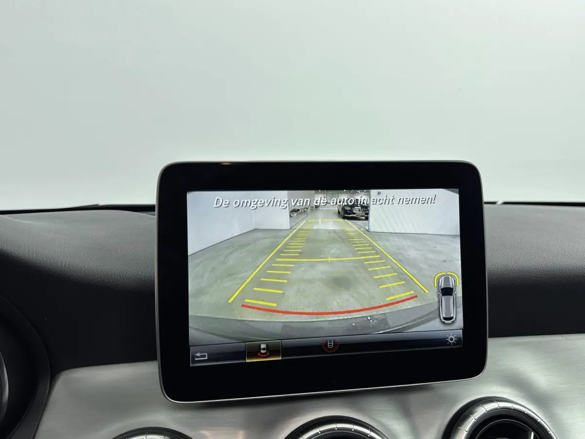 180 Business Solution AMG | PANORAMADAK | CAMERA | HALF-LEDER | STOELVERWARMING | PARKEERSENSOREN | CRUISE CONTROL |