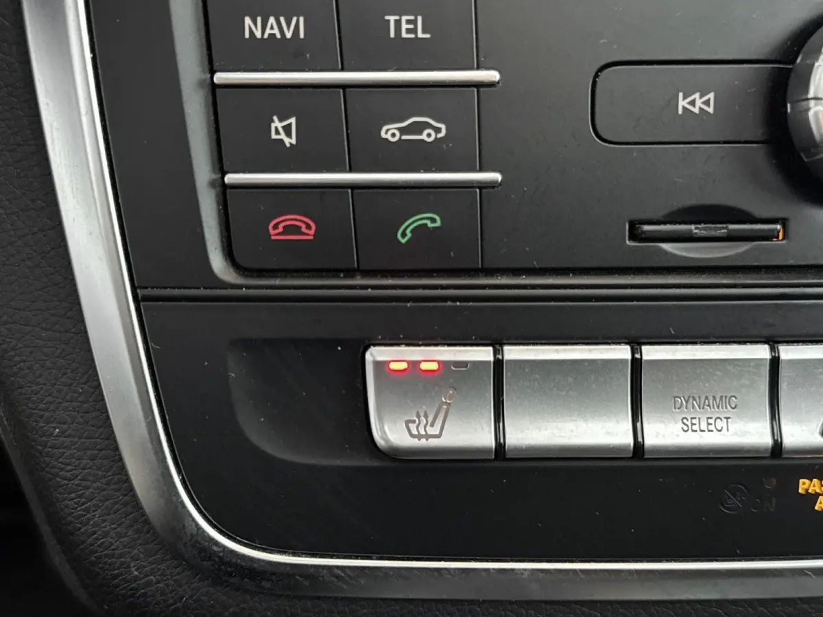180 Business Solution AMG | PANORAMADAK | CAMERA | HALF-LEDER | STOELVERWARMING | PARKEERSENSOREN | CRUISE CONTROL |