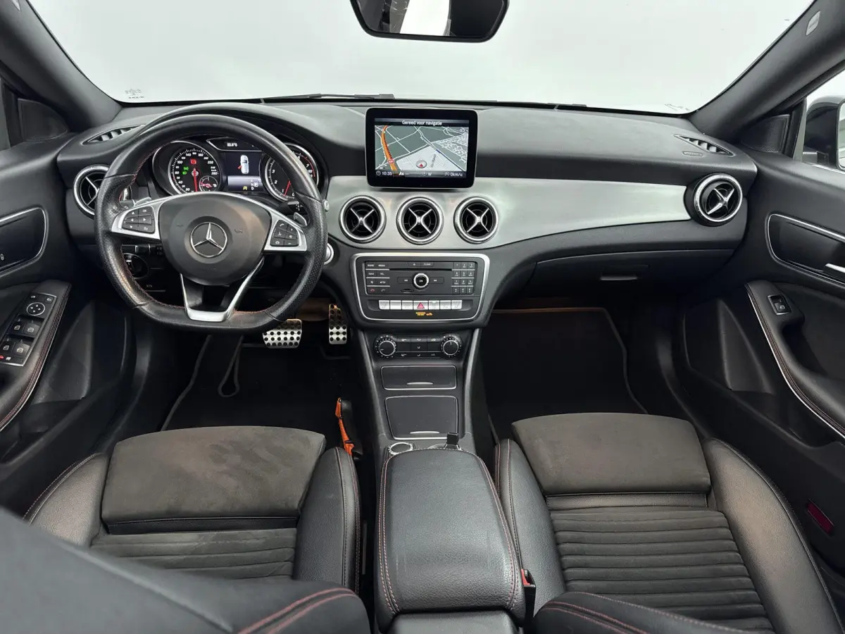 180 Business Solution AMG | PANORAMADAK | CAMERA | HALF-LEDER | STOELVERWARMING | PARKEERSENSOREN | CRUISE CONTROL |