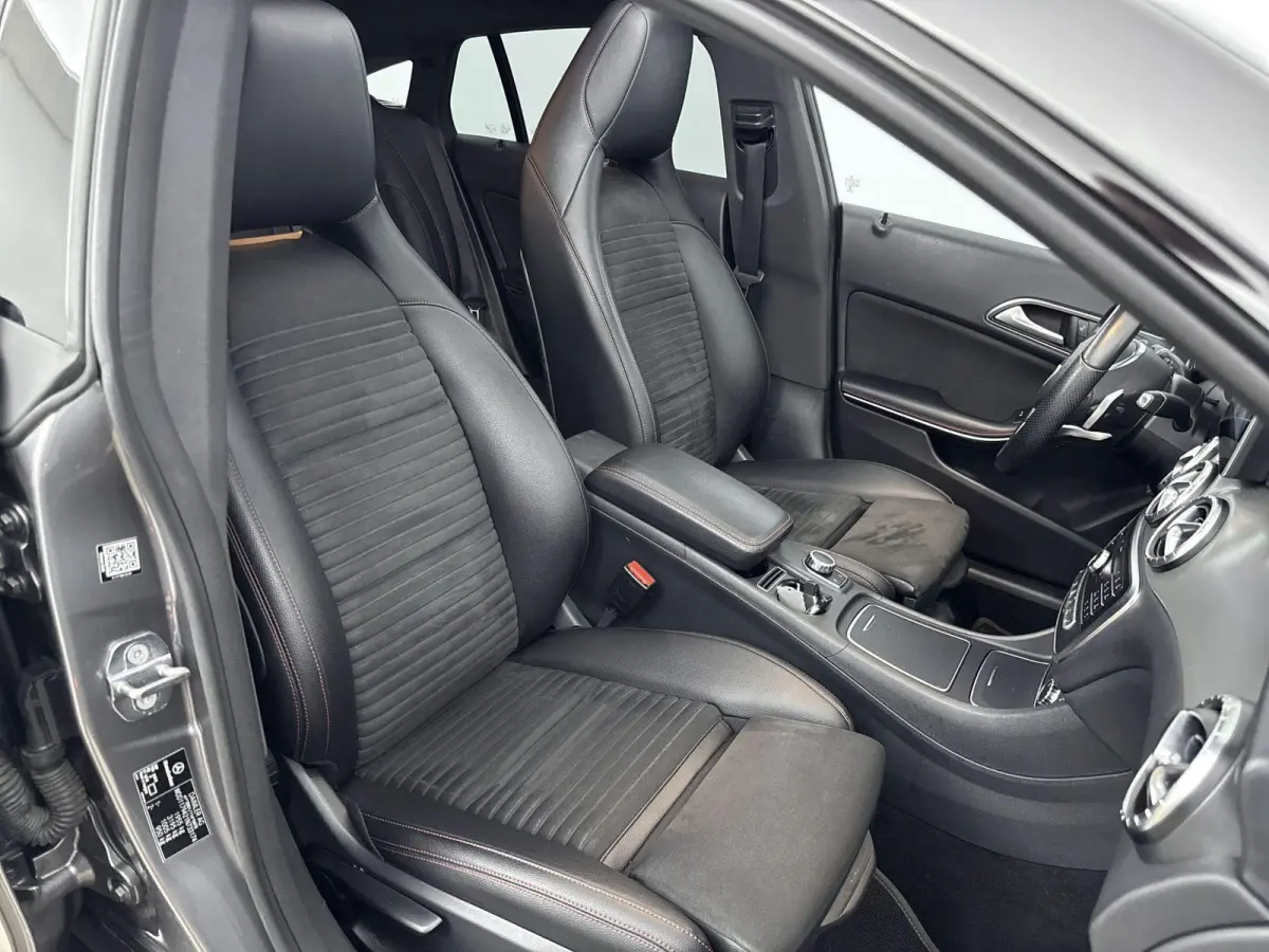180 Business Solution AMG | PANORAMADAK | CAMERA | HALF-LEDER | STOELVERWARMING | PARKEERSENSOREN | CRUISE CONTROL |