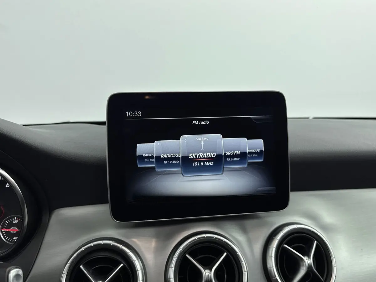 180 Business Solution AMG | PANORAMADAK | CAMERA | HALF-LEDER | STOELVERWARMING | PARKEERSENSOREN | CRUISE CONTROL |