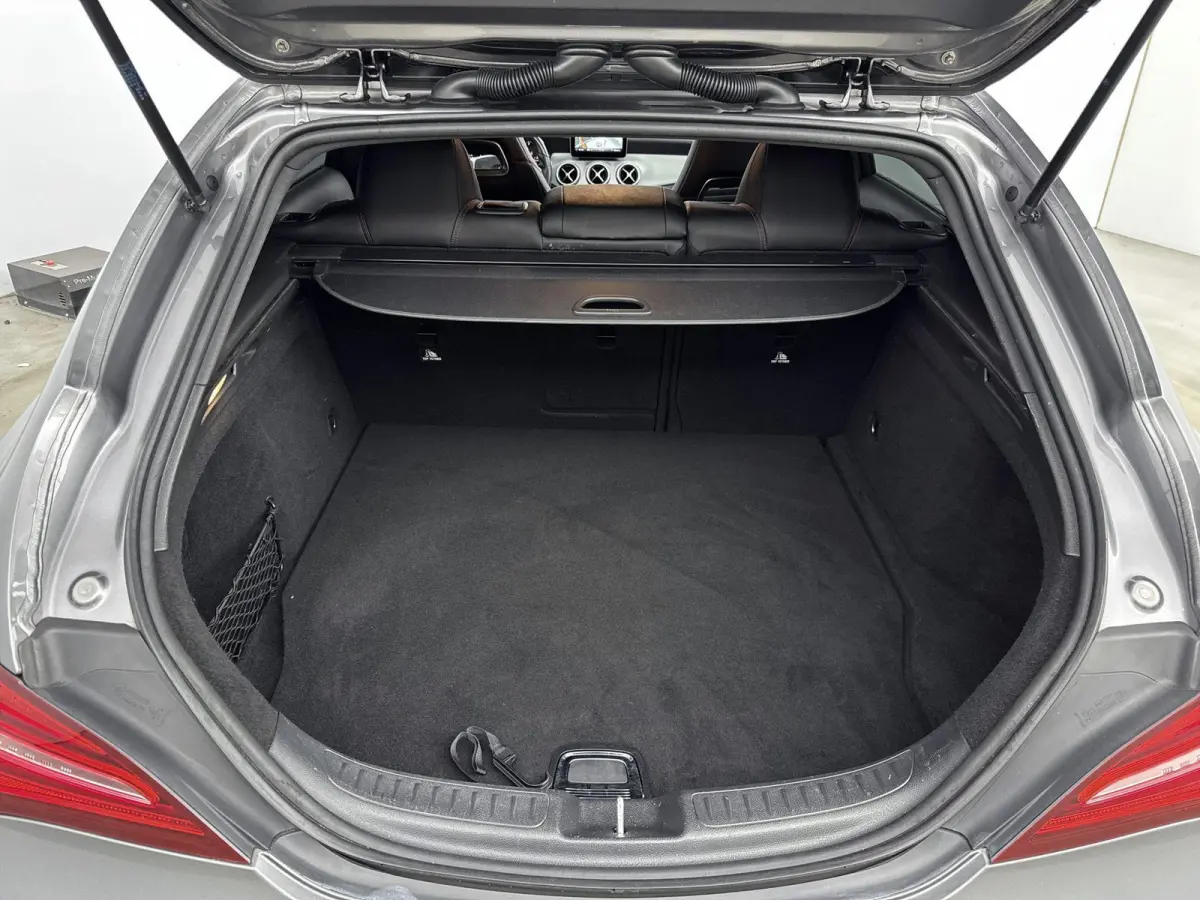 180 Business Solution AMG | PANORAMADAK | CAMERA | HALF-LEDER | STOELVERWARMING | PARKEERSENSOREN | CRUISE CONTROL |