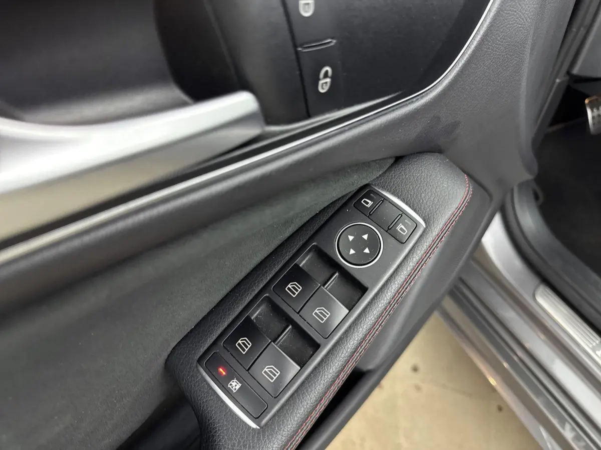 180 Business Solution AMG | PANORAMADAK | CAMERA | HALF-LEDER | STOELVERWARMING | PARKEERSENSOREN | CRUISE CONTROL |