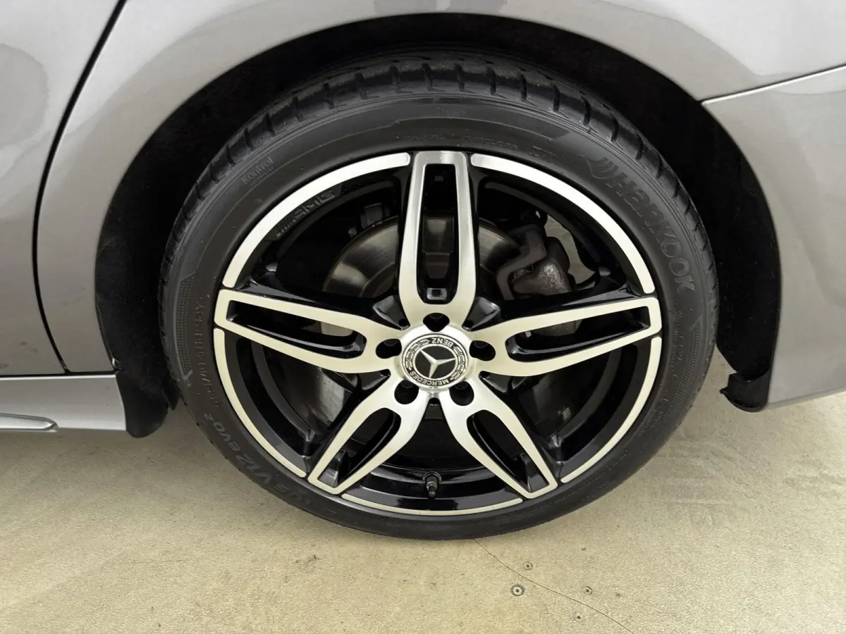 180 Business Solution AMG | PANORAMADAK | CAMERA | HALF-LEDER | STOELVERWARMING | PARKEERSENSOREN | CRUISE CONTROL |