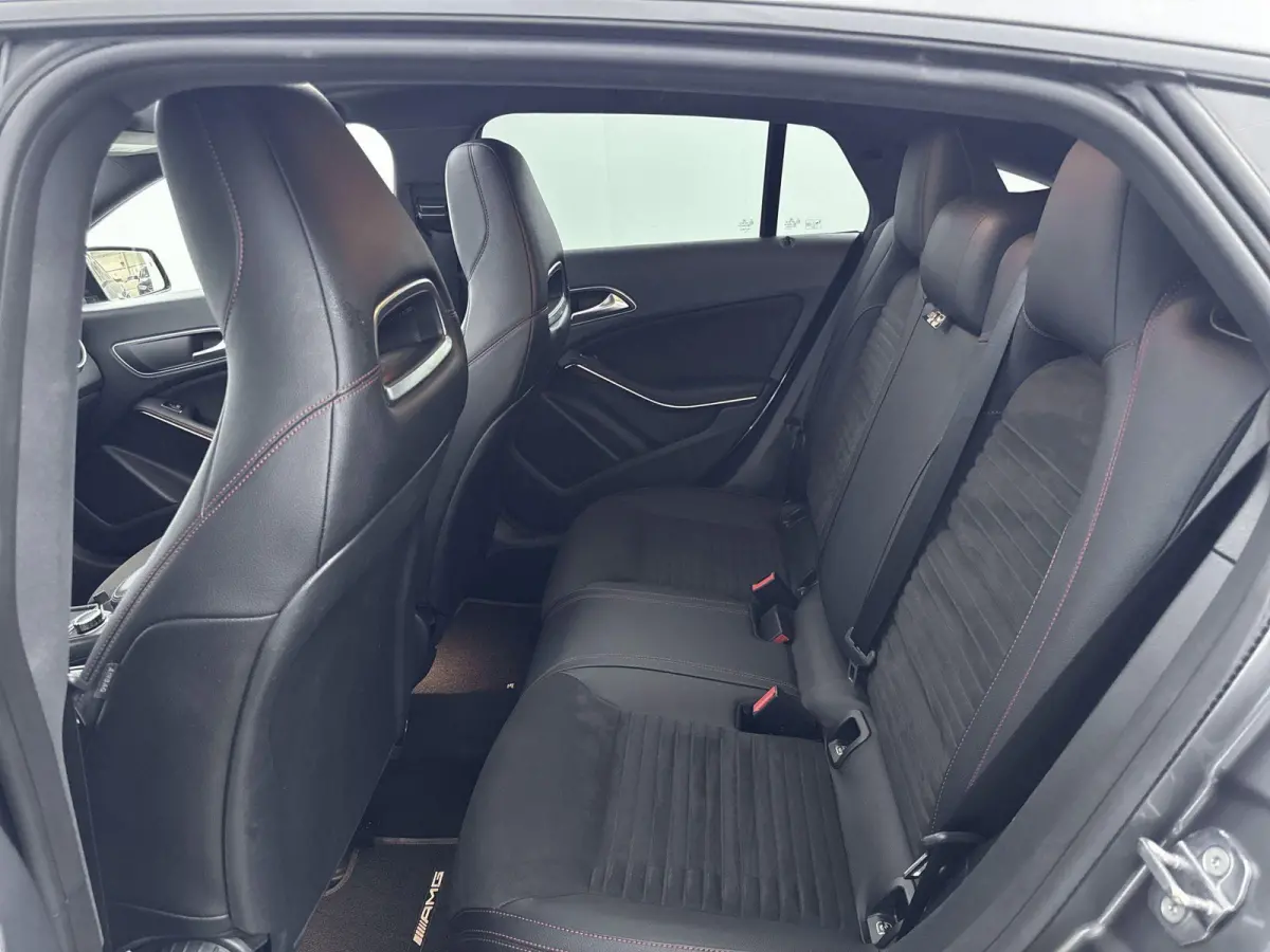 180 Business Solution AMG | PANORAMADAK | CAMERA | HALF-LEDER | STOELVERWARMING | PARKEERSENSOREN | CRUISE CONTROL |