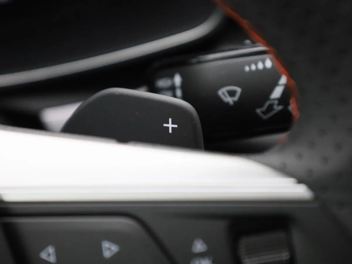 1.5 TSI e-Hybrid FR Business 204 PK | Automaat | LED Matrix Koplampen | Navigatie | Climate Control | Apple Carplay/Android Auto | Achteruitrijcamera | Adaptive Cruise Control | Parkeersenso