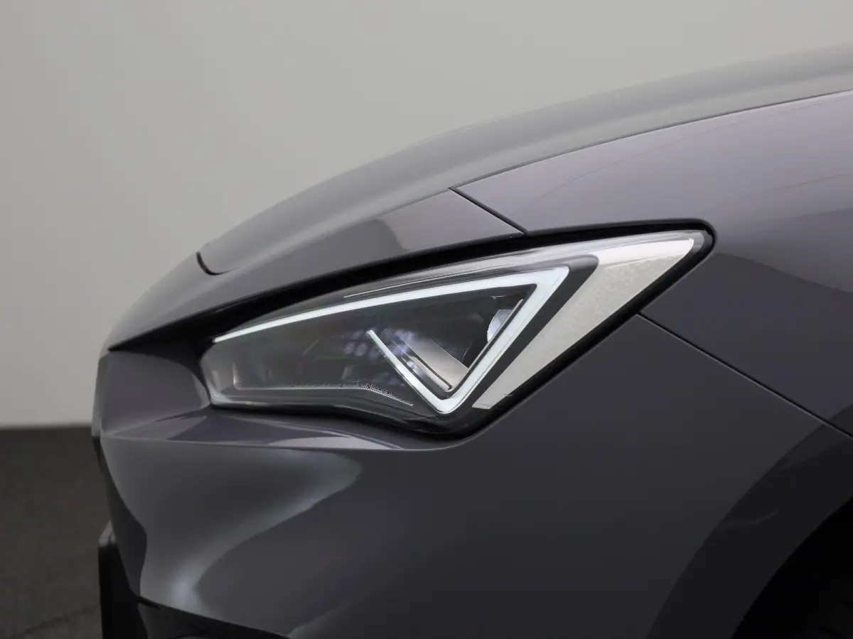 1.5 TSI e-Hybrid FR Business 204 PK | Automaat | LED Matrix Koplampen | Navigatie | Climate Control | Apple Carplay/Android Auto | Achteruitrijcamera | Adaptive Cruise Control | Parkeersenso