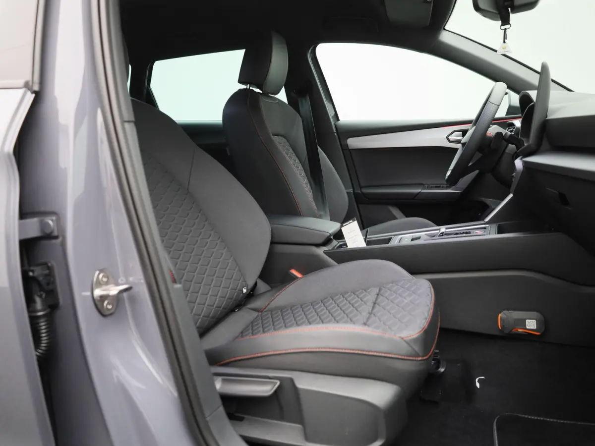 1.5 TSI e-Hybrid FR Business 204 PK | Automaat | LED Matrix Koplampen | Navigatie | Climate Control | Apple Carplay/Android Auto | Achteruitrijcamera | Adaptive Cruise Control | Parkeersenso