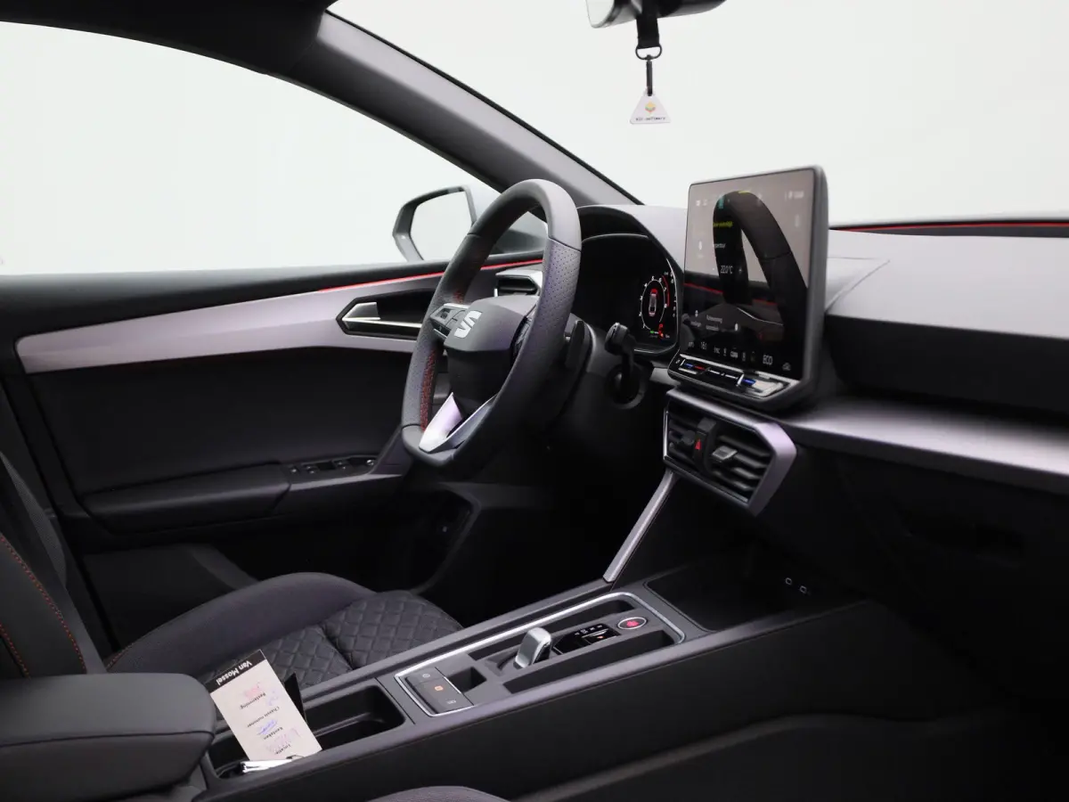 1.5 TSI e-Hybrid FR Business 204 PK | Automaat | LED Matrix Koplampen | Navigatie | Climate Control | Apple Carplay/Android Auto | Achteruitrijcamera | Adaptive Cruise Control | Parkeersenso