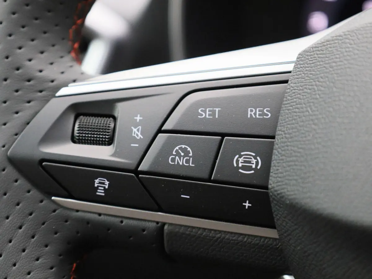 1.5 TSI e-Hybrid FR Business 204 PK | Automaat | LED Matrix Koplampen | Navigatie | Climate Control | Apple Carplay/Android Auto | Achteruitrijcamera | Adaptive Cruise Control | Parkeersenso