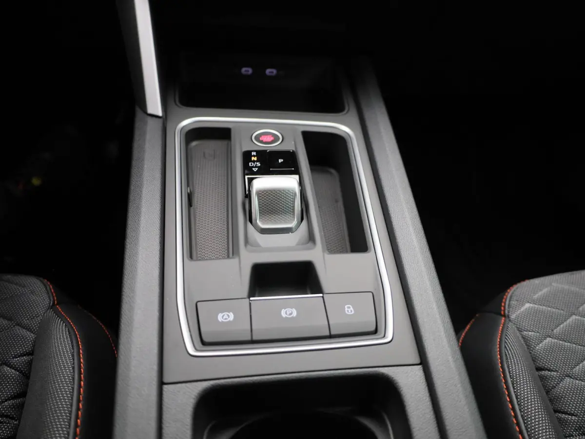 1.5 TSI e-Hybrid FR Business 204 PK | Automaat | LED Matrix Koplampen | Navigatie | Climate Control | Apple Carplay/Android Auto | Achteruitrijcamera | Adaptive Cruise Control | Parkeersenso