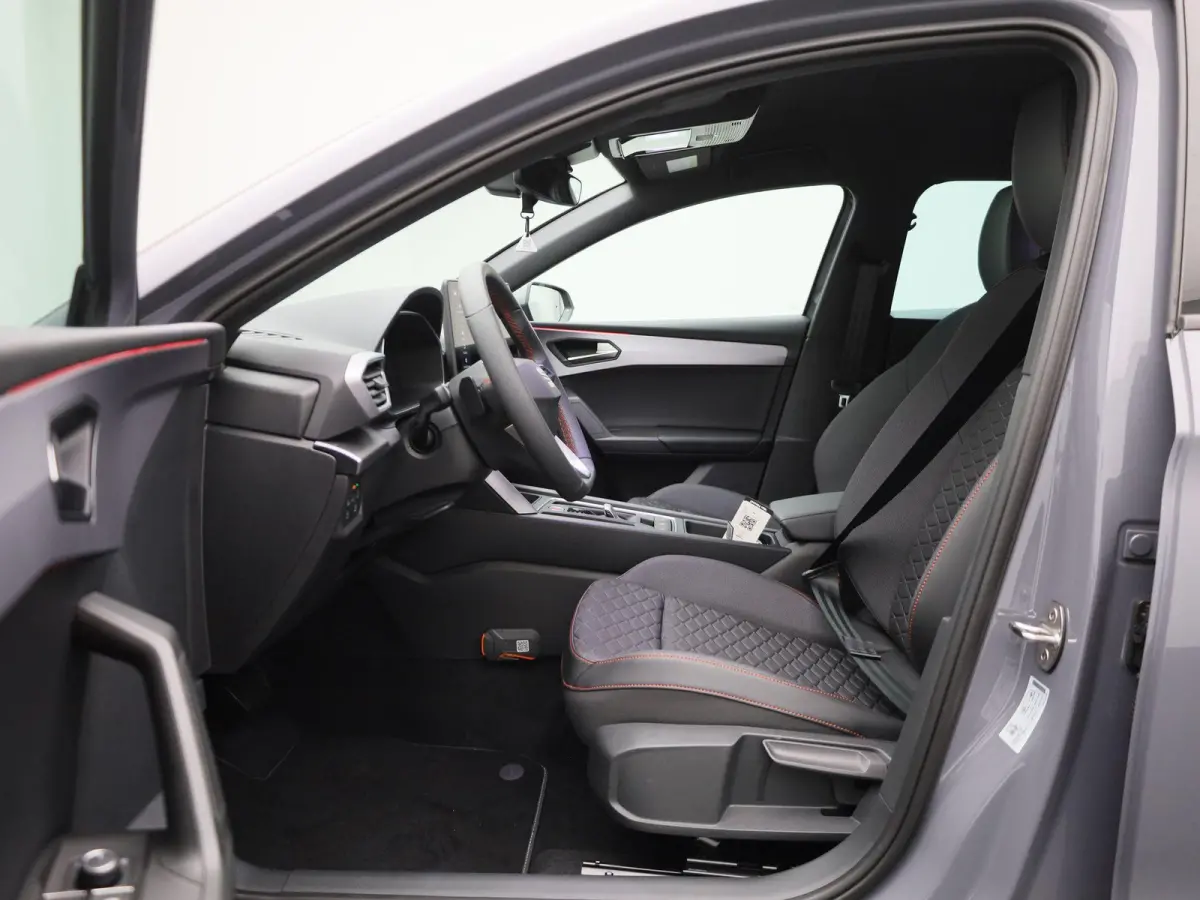 1.5 TSI e-Hybrid FR Business 204 PK | Automaat | LED Matrix Koplampen | Navigatie | Climate Control | Apple Carplay/Android Auto | Achteruitrijcamera | Adaptive Cruise Control | Parkeersenso