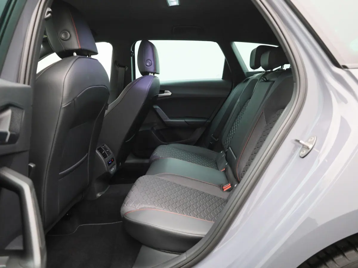 1.5 TSI e-Hybrid FR Business 204 PK | Automaat | LED Matrix Koplampen | Navigatie | Climate Control | Apple Carplay/Android Auto | Achteruitrijcamera | Adaptive Cruise Control | Parkeersenso