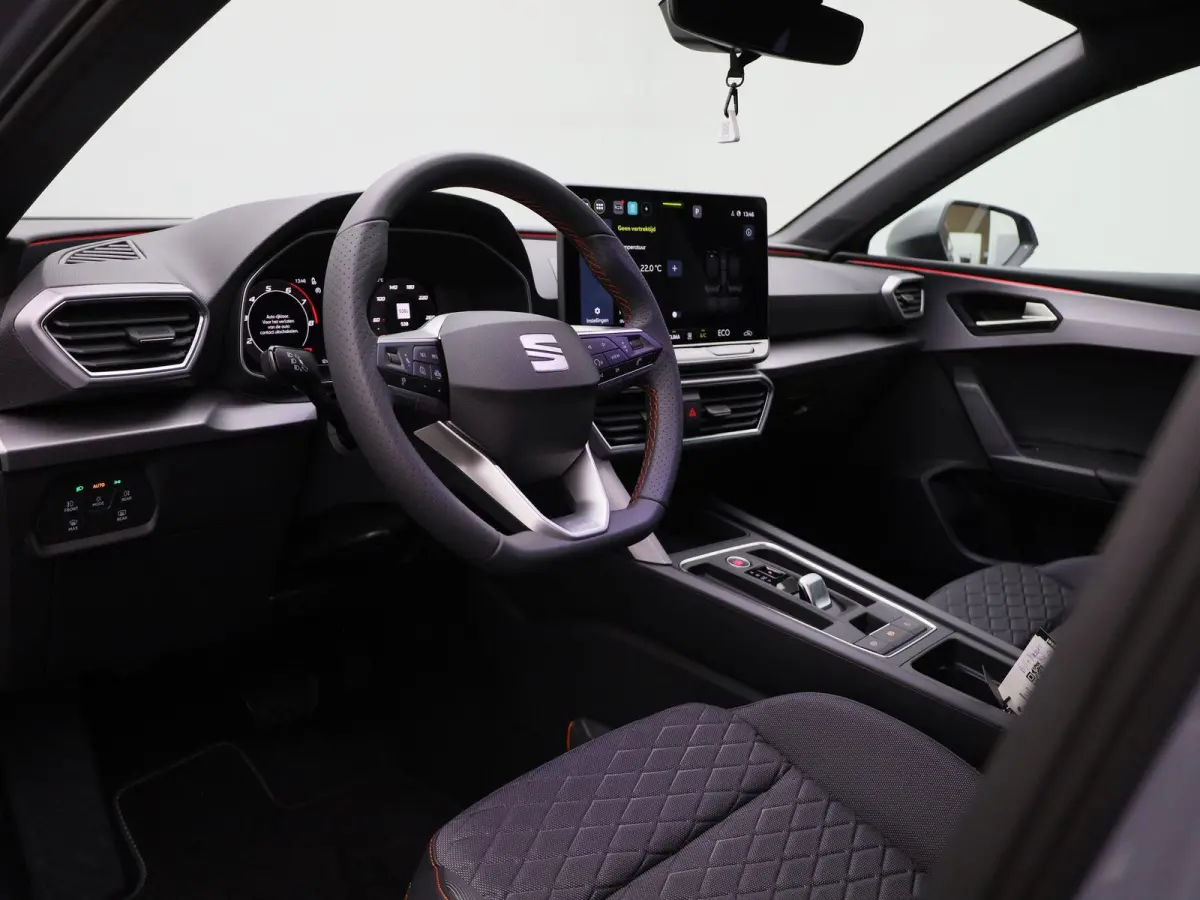1.5 TSI e-Hybrid FR Business 204 PK | Automaat | LED Matrix Koplampen | Navigatie | Climate Control | Apple Carplay/Android Auto | Achteruitrijcamera | Adaptive Cruise Control | Parkeersenso