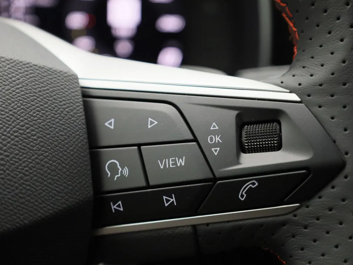 1.5 TSI e-Hybrid FR Business 204 PK | Automaat | LED Matrix Koplampen | Navigatie | Climate Control | Apple Carplay/Android Auto | Achteruitrijcamera | Adaptive Cruise Control | Parkeersenso