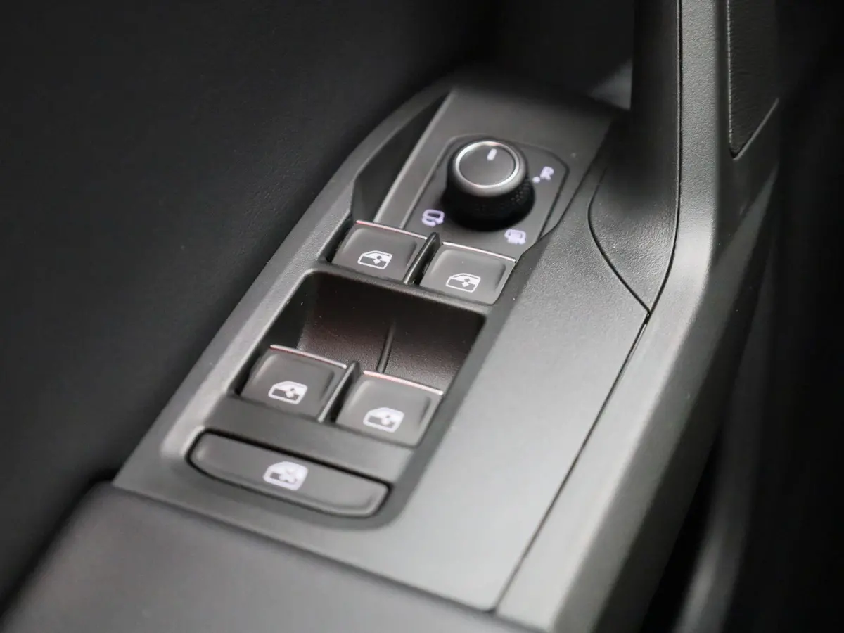 1.5 TSI e-Hybrid FR Business 204 PK | Automaat | LED Matrix Koplampen | Navigatie | Climate Control | Apple Carplay/Android Auto | Achteruitrijcamera | Adaptive Cruise Control | Parkeersenso