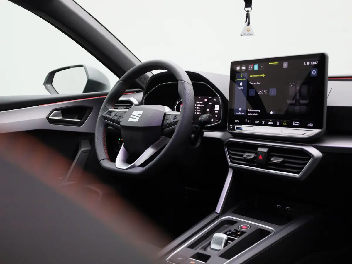 1.5 TSI e-Hybrid FR Business 204 PK | Automaat | LED Matrix Koplampen | Navigatie | Climate Control | Apple Carplay/Android Auto | Achteruitrijcamera | Adaptive Cruise Control | Parkeersenso